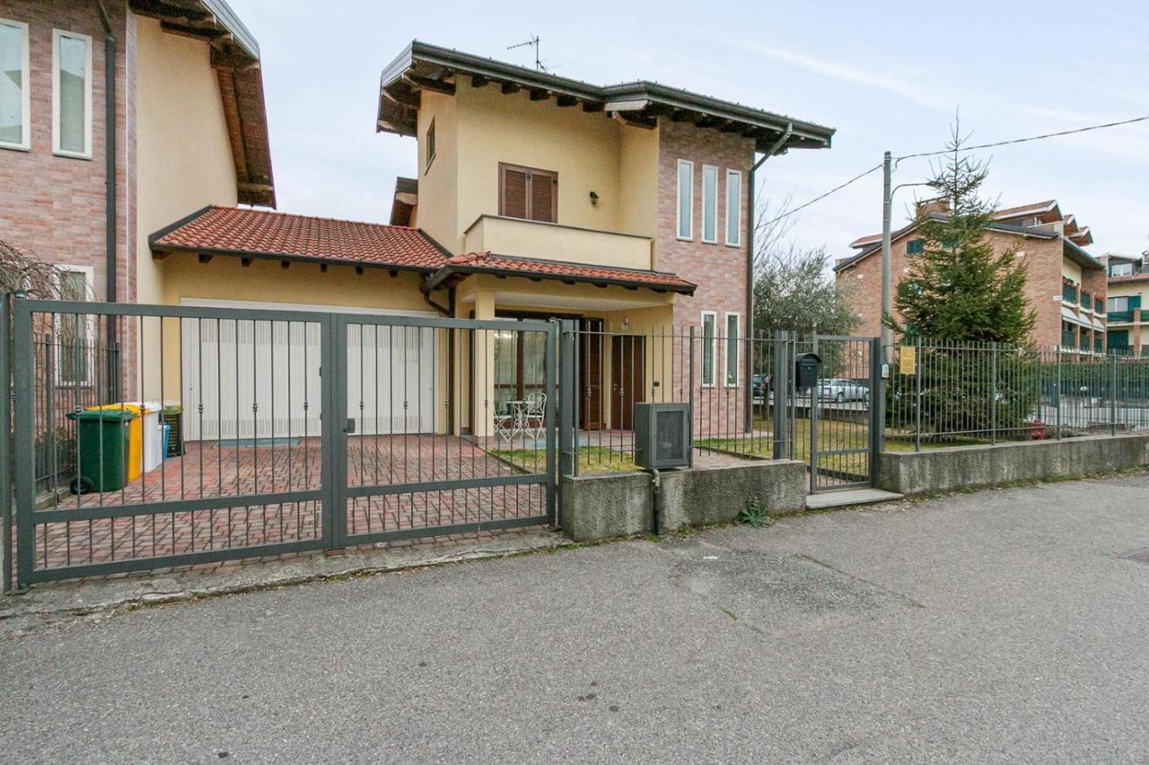 Le Quattro Stelle Villa Cardano Al Campo Exterior photo